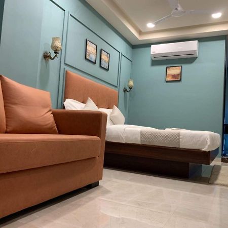 Hotel Radha Krishna Ānand Buitenkant foto