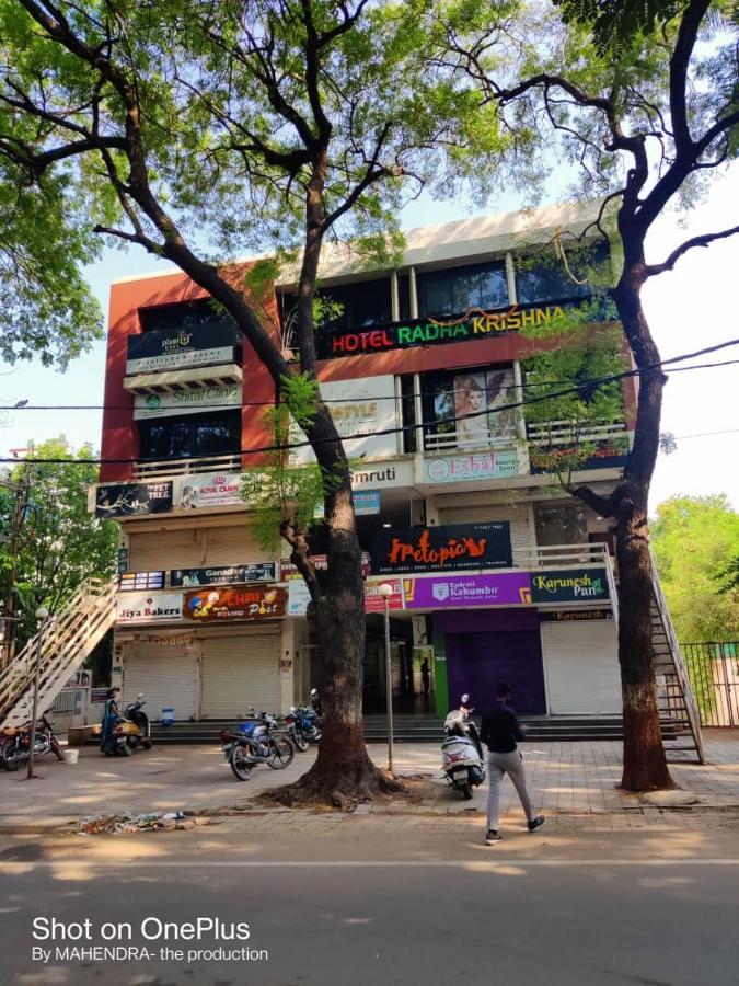 Hotel Radha Krishna Ānand Buitenkant foto
