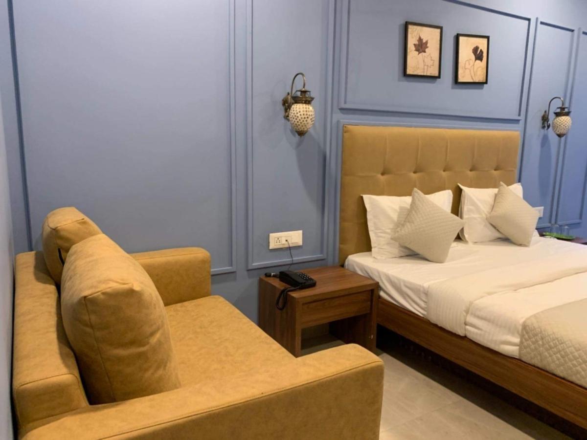 Hotel Radha Krishna Ānand Buitenkant foto